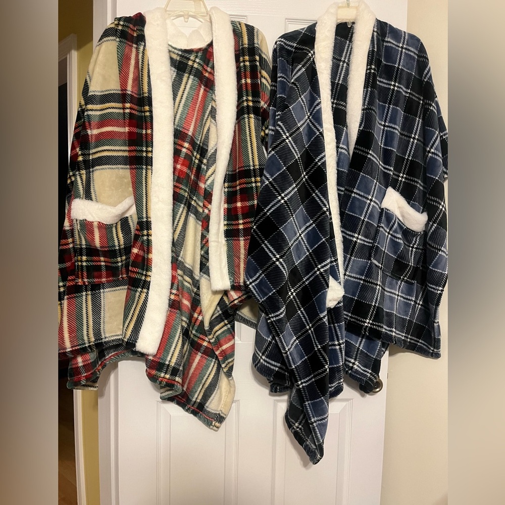 2Cozy Plaid Sherpa-Lined Wraps- Red/Beige & Navy/Black